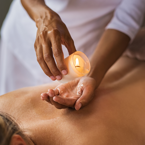 Massaggio con candele profumate